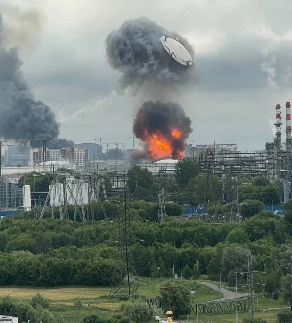 Як удари України по російських НПЗ руйнують паливний ринок РФ та б’ють по світових цінах